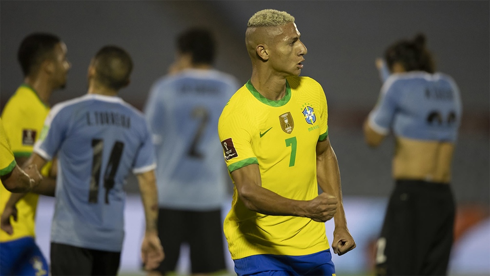 Brasil derrotó a Uruguay y sigue arriba en las posiciones