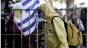 Uruguay con récord diario de casos de coronavirus y Montevideo suspendió los desfiles de carnaval