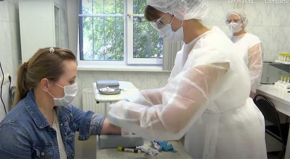 Rusia empezó a vacunar contra el coronavirus a los principales grupos de riesgo