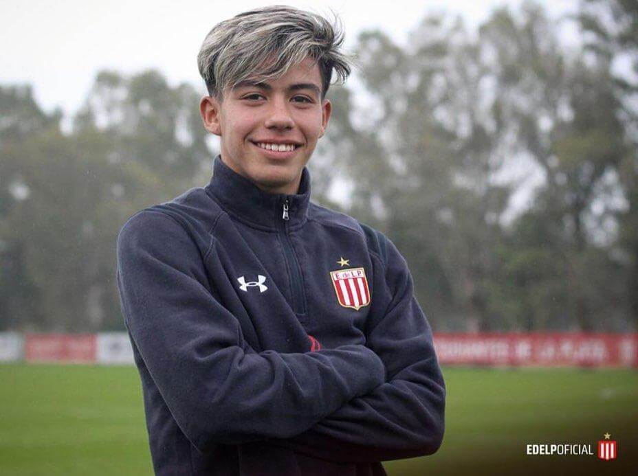Estudiantes extendió el contrato del juvenil Darío Sarmiento mientras busca cerrar su venta