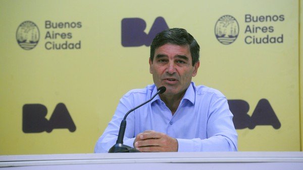 El Gobierno porteño advirtió que se frenó la tendencia al descenso en los casos de coronavirus