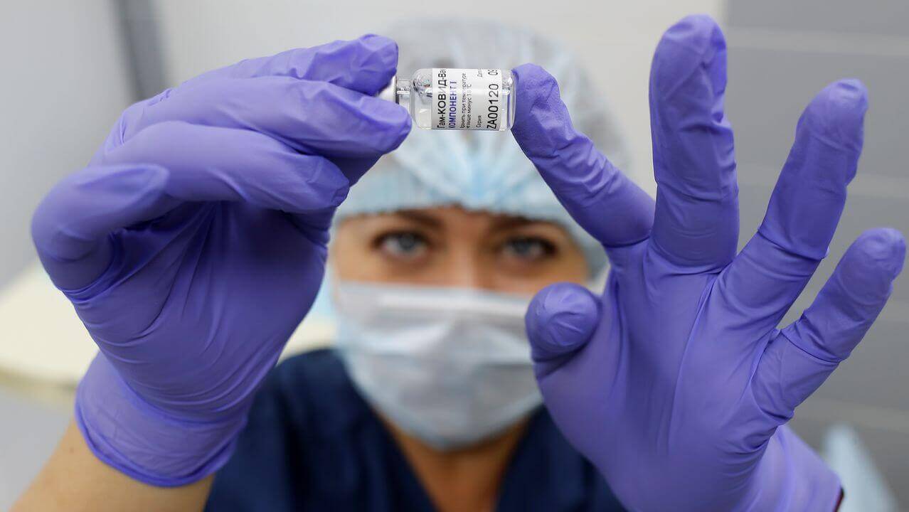 AstraZeneca y Rusia anuncian ensayos clínicos que combinan sus dos vacunas contra el coronavirus