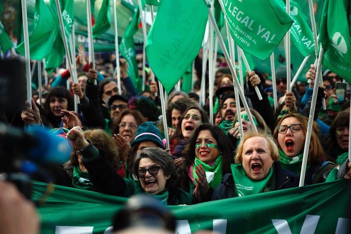 Una multitud "verde" festejó en las calles la media sanción de la legalización del aborto