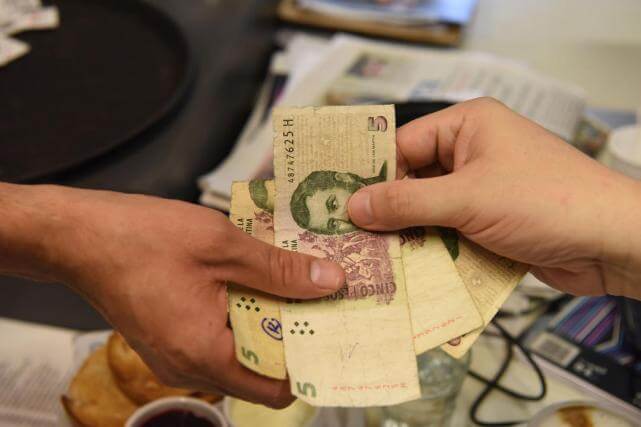Se vuelve a prorrogar la validez del billete de $5