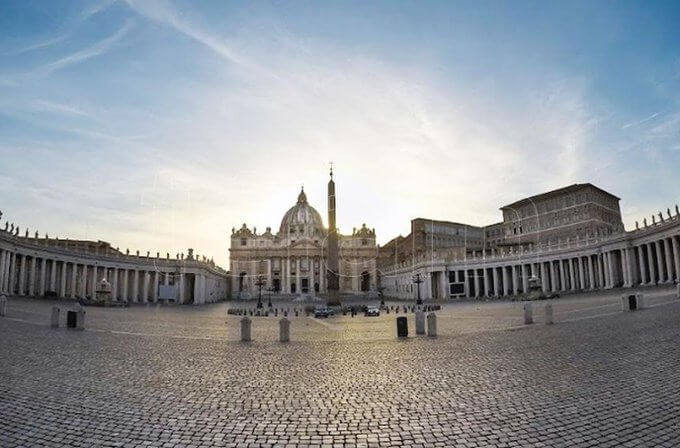 El Vaticano empezó a vacunar contra el coronavirus a personas sin techo de Roma
