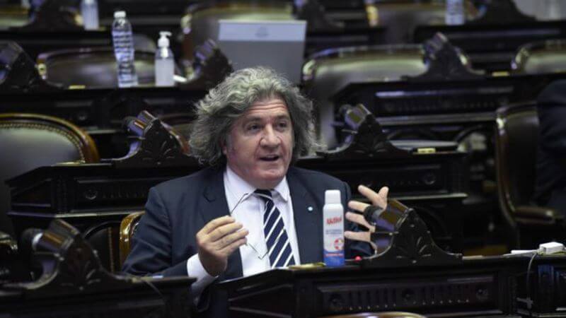 Un bloque de la oposición pidió que se vacune "a la brevedad" a todos los diputados