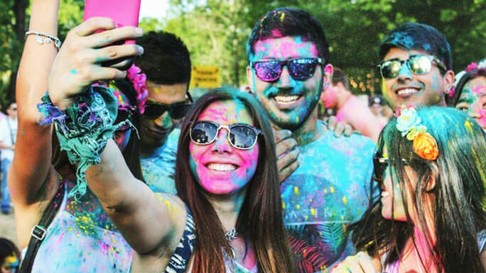 "Yolo" y "de rúcula": el origen de los términos que están de moda