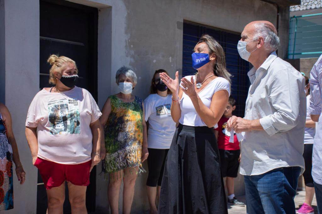 Malena Galmarini y Nestor Grindetti habilitaron una red cloacal en Lanús
