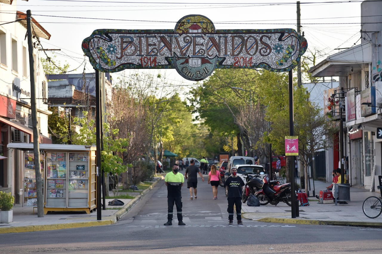 Removerán el arco de entrada al centro de City Bell