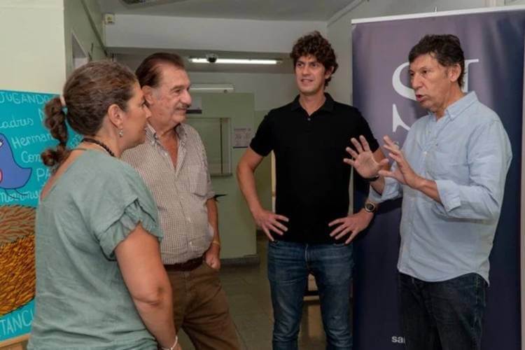 Lousteau camina la provincia en apoyo a Posse