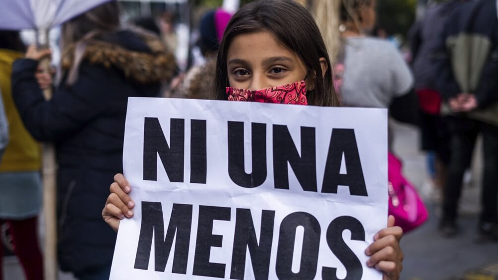 Más de un centenar de mujeres reclamaron justicia por Úrsula en Bahía Blanca