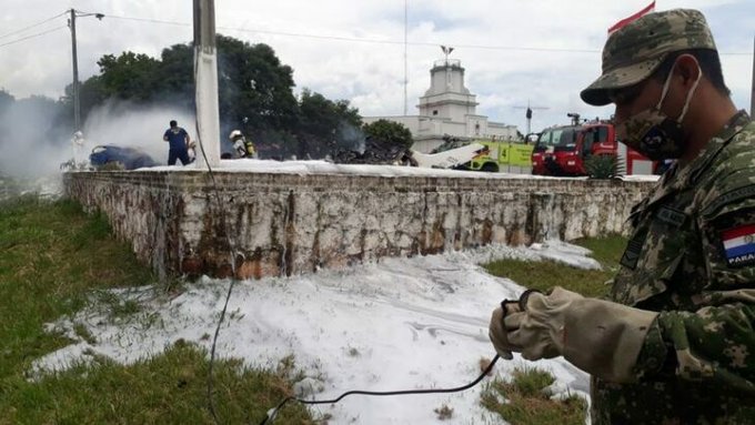 Paraguay: siete personas fallecidas tras la caída de una avioneta de la fuerza aérea