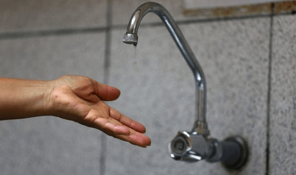 La Provincia ordenó descuentos en las tarifas de agua a los vecinos de Bahía Blanca