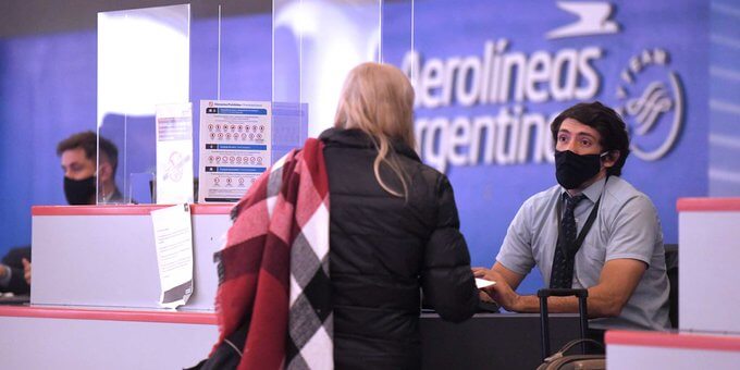 Desde el sábado se restringen los vuelos al exterior para evitar la llegada de nuevas cepas al país