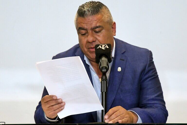 Tapia resiste mientras aumentan las voces que cuestionan su legitimidad