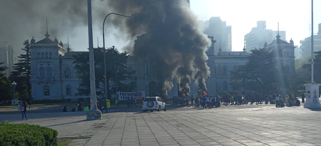 Tensión en las puertas del Palacio Municipal