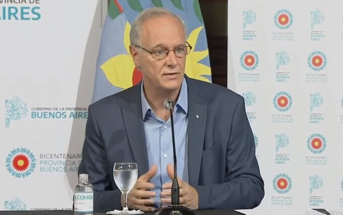 Gollan: "No existe un solo vacunatorio VIP en la provincia"