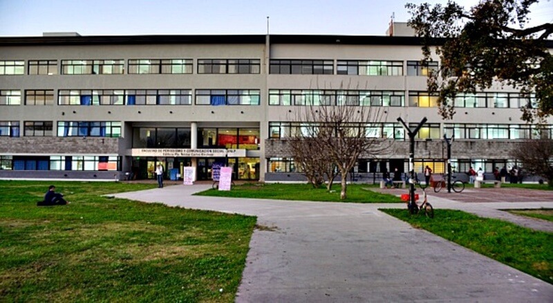 Plantarán un árbol en la Facultad de Periodismo en memoria de los desaparecidos