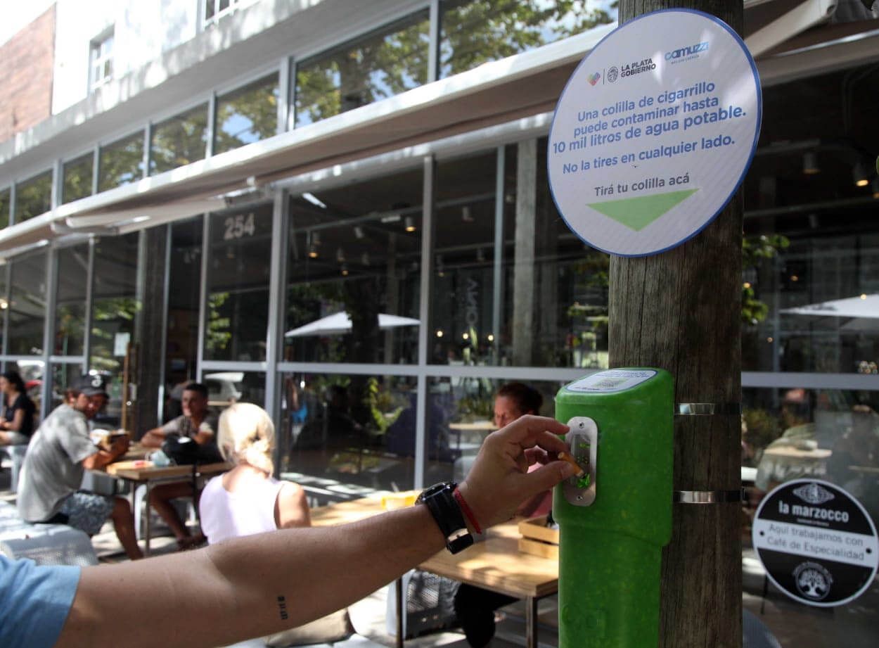 El Municipio instaló los primeros 50 eco-ceniceros en la vía pública