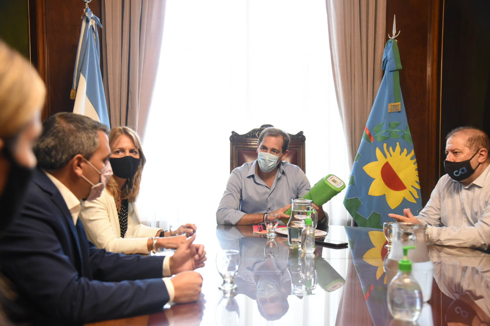 Instalarán eco-ceniceros en la vía pública para arrojar los restos de cigarrillos