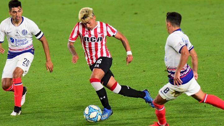 Estudiantes oficializa la venta de Dario Sarmiento al Manchester City en 6 millones de dólares