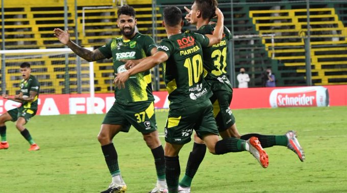 Defensa y Justicia recibe al Universitario de Comizzo
