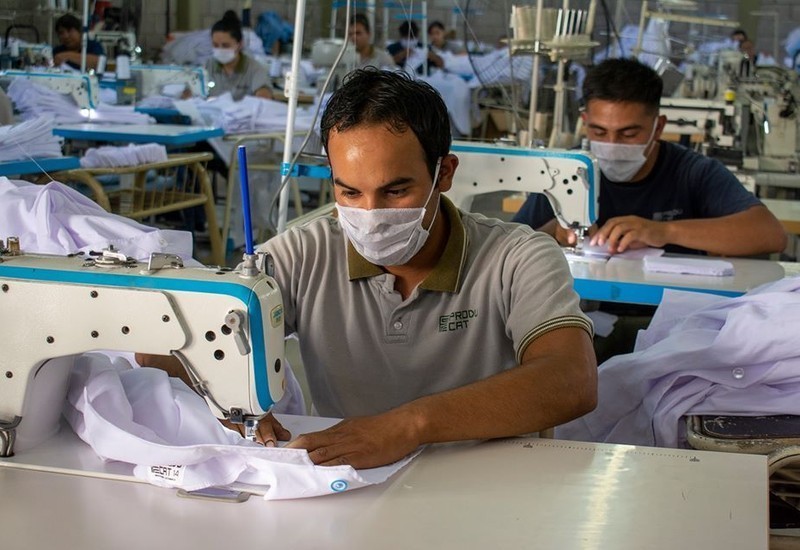 Después de 14 días de vacunados, trabajadores y trabajadoras pueden ser llamados a la presencialidad