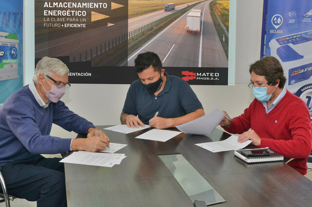 La Facultad de Ingeniería firmó un convenio para avanzar con la fabricación nacional de baterías de litio