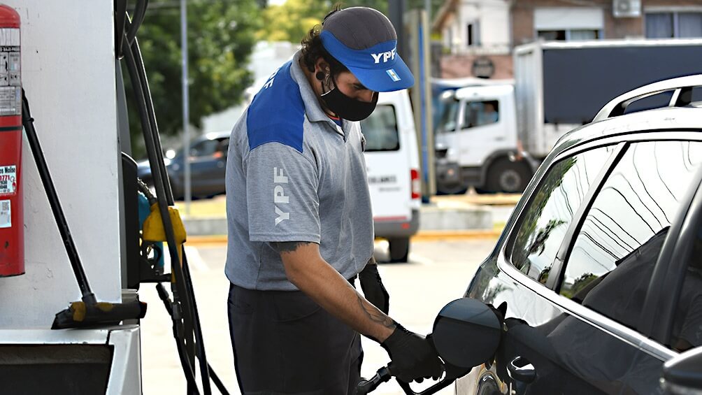 YPF aumentó 9,5% los combustibles básicos y 11,5% los premium