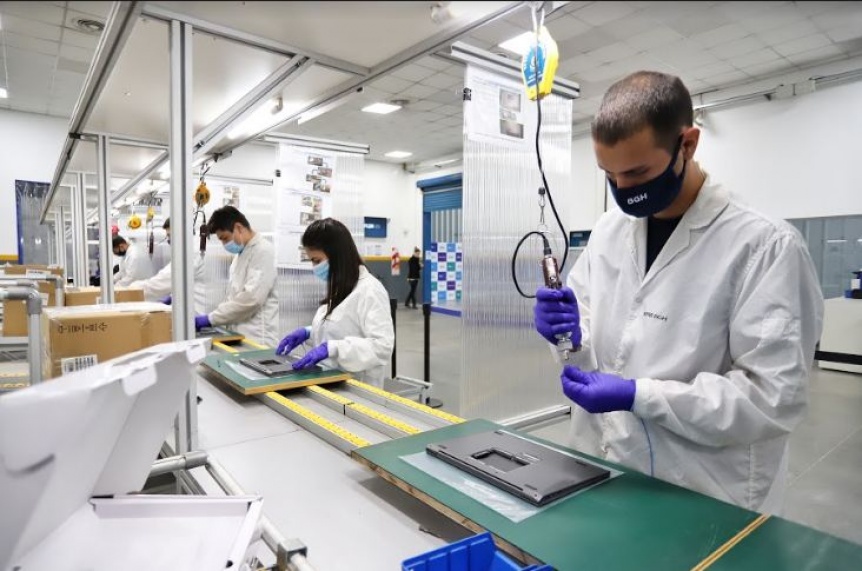 Los empresarios destacan la importancia de volver a producir notebooks en el país