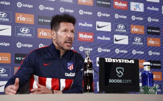 "Cuando los equipos juegan bien y ganan no se habla de los árbitros", aseguró Simeone