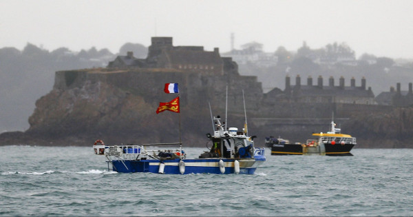 Tensión entre Francia y Reino Unido por los derechos de pesca tras el Brexit