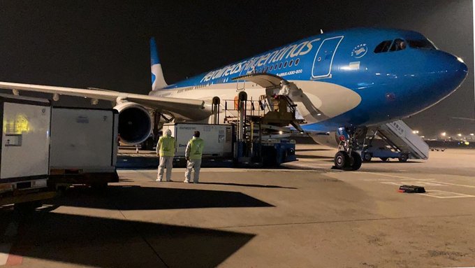 Por la madrugada despegó un nuevo vuelo de Aerolíneas Argentinas rumbo a Moscú para traer más vacunas