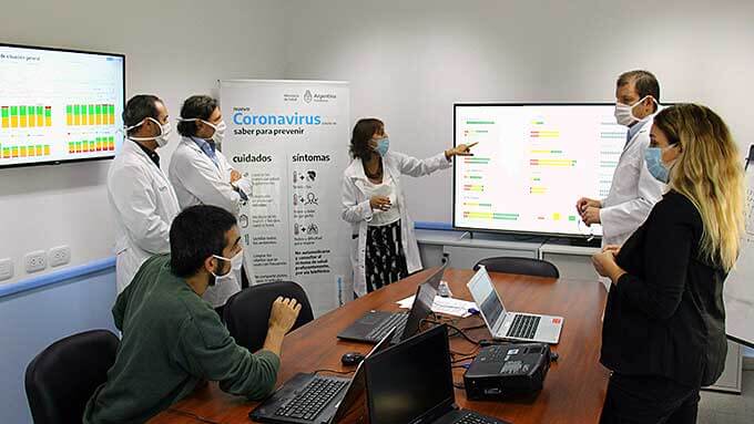 Las cifras que llevaron al aislamiento estricto: 40% más de casos y 15% más de fallecimientos en una semana