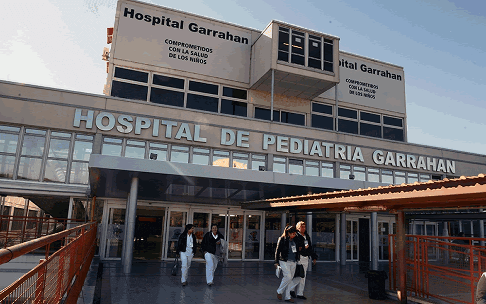 El Jefe de Oncología del Garrahan publicó un documento criticando a la Sociedad Argentina de Pediatría por su postura a favor de las clases presenciales
