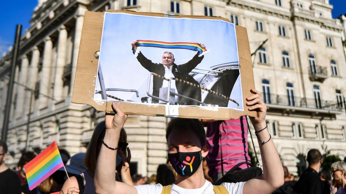 La deriva homofóbica de Hungría escandaliza a Europa y deja en offside a la UEFA