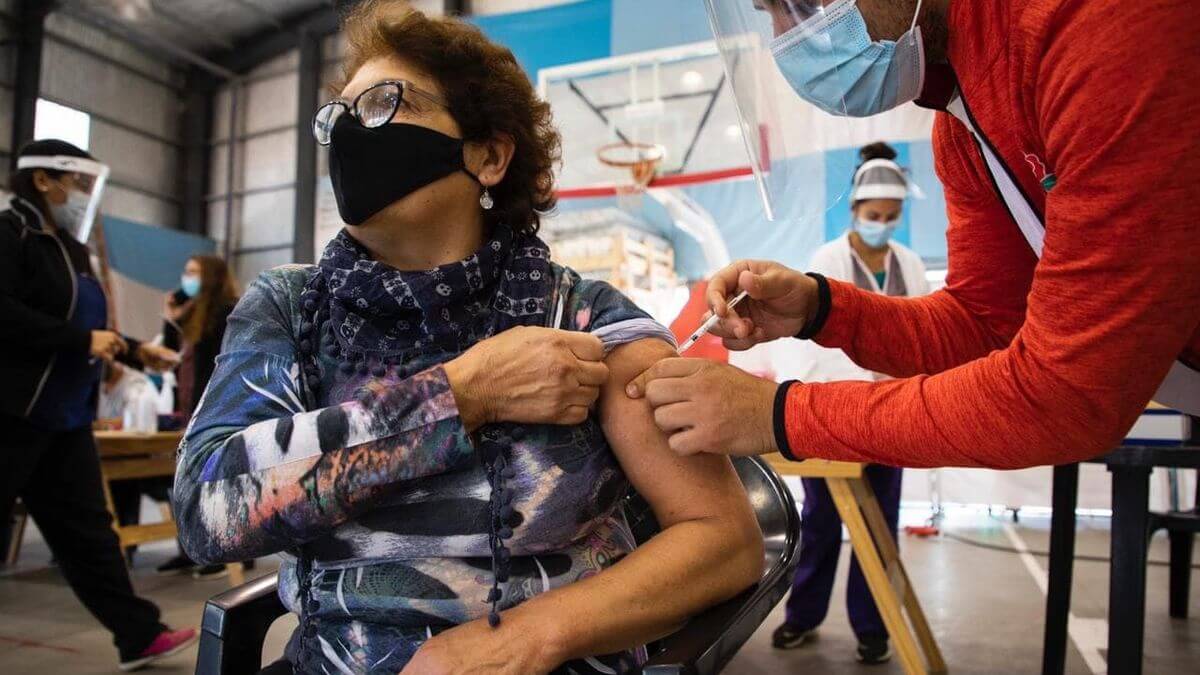 Más de 10 millones de personas recibieron al menos una dosis de la vacuna en la Argentina