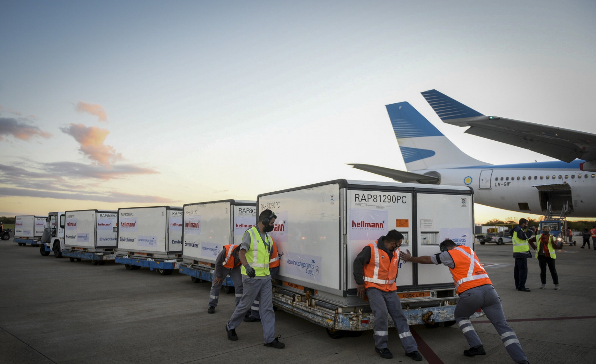 Llega hoy otro vuelo de China con más vacunas Sinopharm