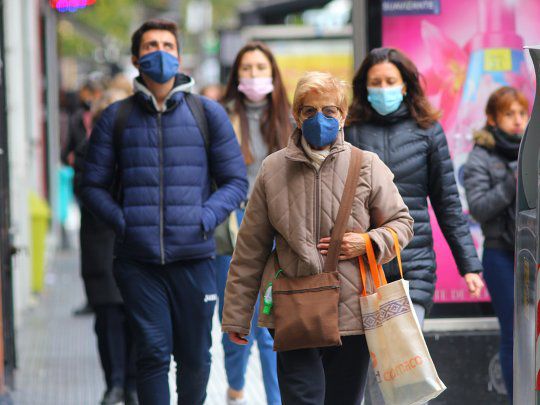 El Gobierno bonaerense afirma que los contagios cayeron por quinta semana, pero alerta por suba
