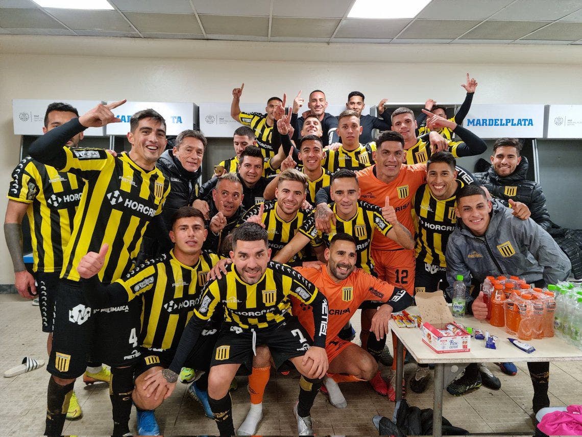Almirante Brown ganó en Mar del Plata y es líder de la zona A de la Primera Nacional