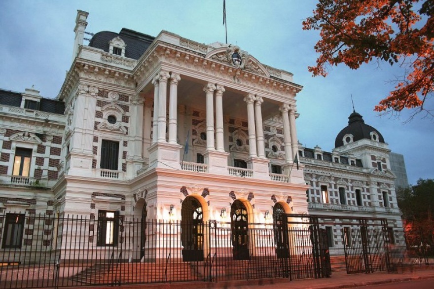 La Provincia y los estatales vuelven a discutir aumentos salariales