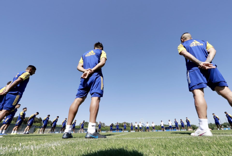 Boca entrena en Casa Amarilla y espera la decisión de la Liga