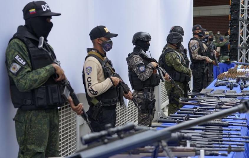 Paramilitares colombianos detenidos y armas de EEUU incautadas en operativo en Caracas