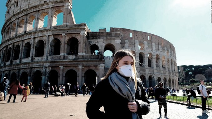 Cuatro regiones italianas podrían volver al uso de barbijo al aire libre por la suba de contagios