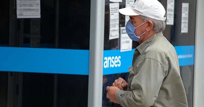 El Gobierno oficializó el pago del bono de 5.000 pesos para los jubilados