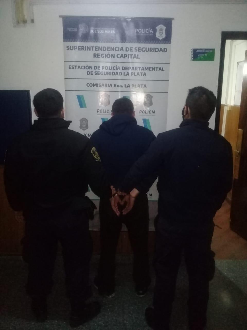Altos de San Lorenzo: detienen a un hombre por ejercer violencia física a su pareja