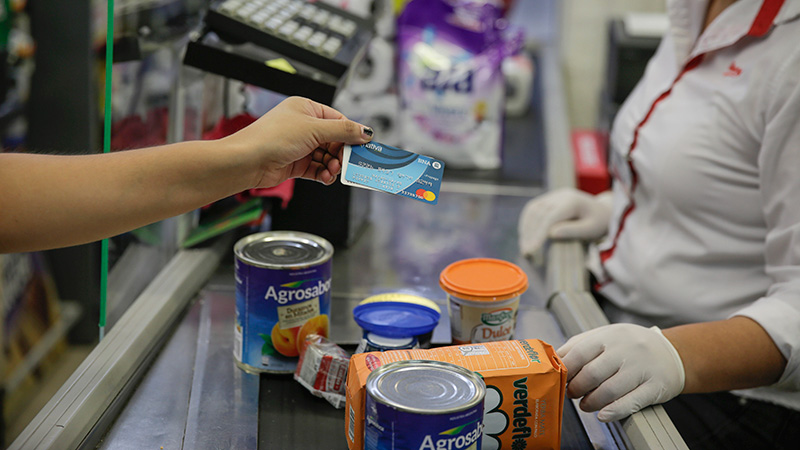 A partir de hoy se acreditarán los beneficios de la tarjeta Alimentar
