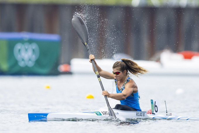 JJ.OO: Brenda Rojas pasó el repechaje y clasificó a las semifinales de K1 500 femenino de canotaje