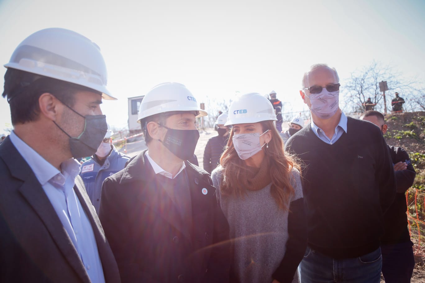 Tolosa Paz, Kicillof y Gollán recorrieron la termoeléctrica Barragán en Ensenada
