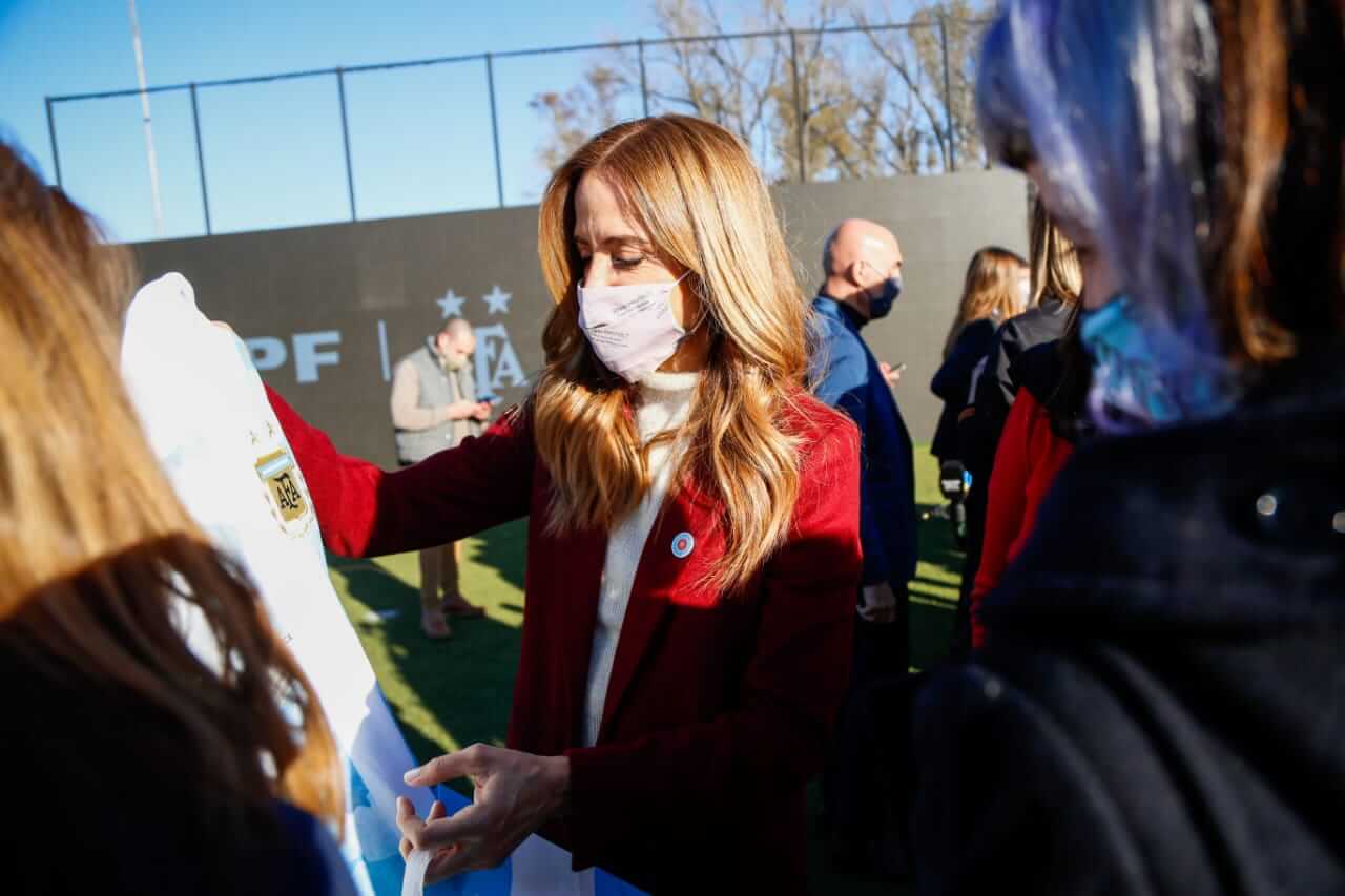 Tolosa Paz: "Hoy celebramos un avance histórico llevando el fútbol femenino a la TV Pública desde el Estadio Diego Armando Maradona"